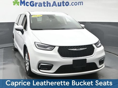 Used 2023 Chrysler Pacifica Touring-L FWD image 5