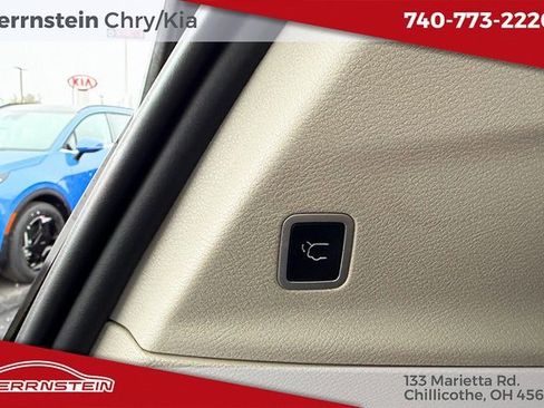 Used 2023 Chrysler Pacifica Touring-L w/ Road Tripper Package image 25