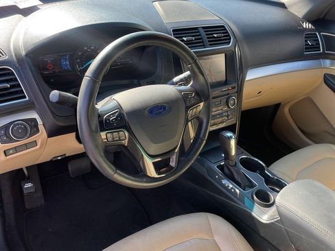 Used 2016 Ford Explorer XLT w/ Equipment Group 202A image 11