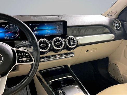 Used 2021 Mercedes-Benz GLB 250 4MATIC image 6