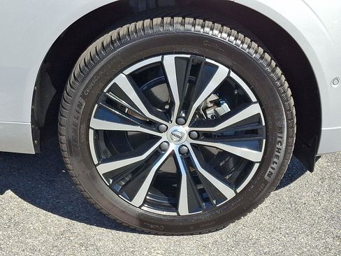 Certified 2024 Volvo XC60 B5 Plus w/ Climate Package AWD/4WD image 8