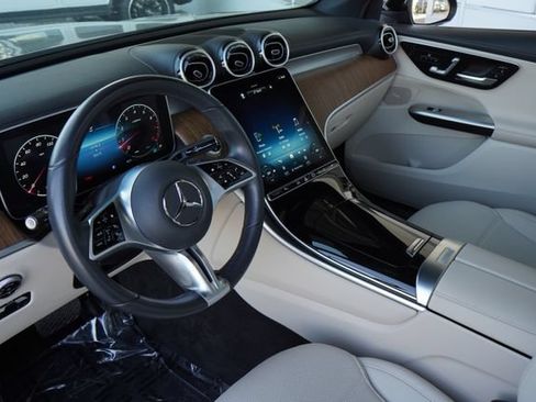Used 2024 Mercedes-Benz GLC 300 4MATIC image 2