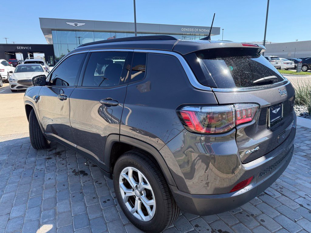 Used 2024 Jeep Compass Latitude AWD/4WD image 3