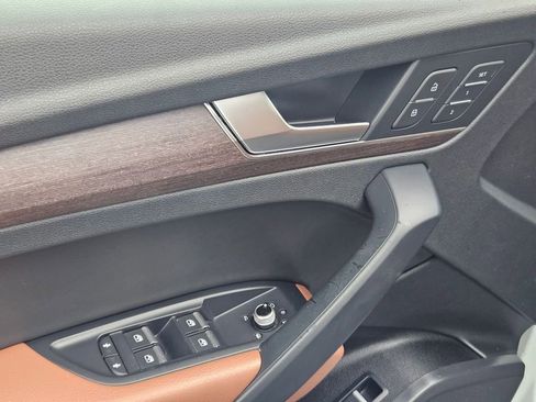 Used 2021 Audi Q5 2.0T Premium w/ Convenience Package image 11