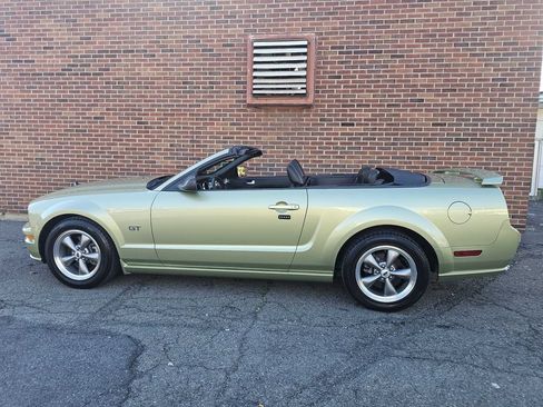 Used 2006 Ford Mustang GT RWD image 1