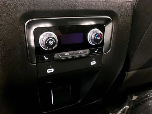 Used 2024 GMC Yukon XL Denali AWD/4WD image 34