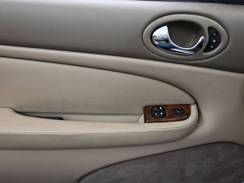 Used 1998 Jaguar XK8 Convertible image 16