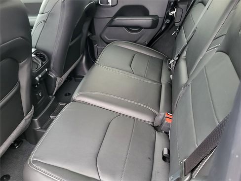 Used 2023 Jeep Wrangler Sahara image 15