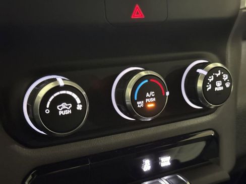 Used 2022 RAM 1500 Big Horn AWD/4WD image 16