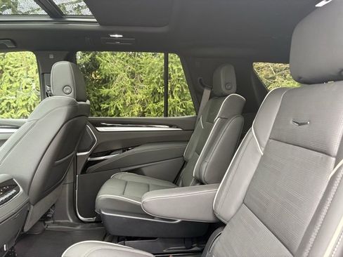 Used 2025 Cadillac Escalade Sport w/ Touring Package image 18