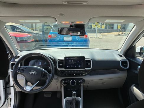 Used 2025 Hyundai Venue SEL FWD image 31