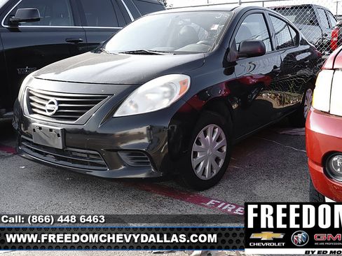 Used 2012 Nissan Versa S FWD image 4