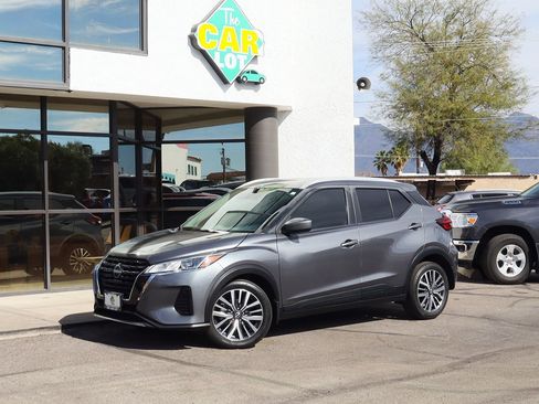 Used 2024 Nissan Kicks SV image 3