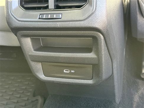 Certified 2023 Volkswagen Taos SE w/ Panoramic Sunroof Package image 17