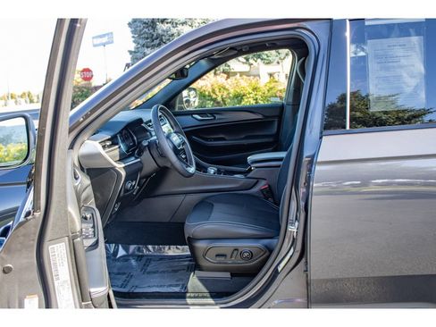 Used 2024 Jeep Grand Cherokee Laredo X w/ Luxury Tech Group I AWD/4WD image 28