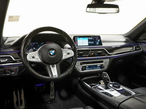 Used 2021 BMW 750i xDrive w/ Executive Package image 19