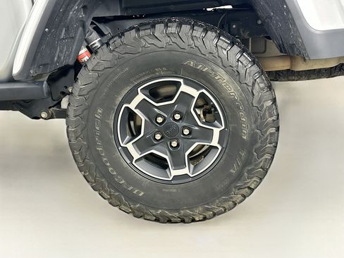 Certified 2022 Jeep Gladiator Mojave w/ Cold Weather Group image 37