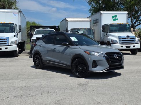 Used 2022 Nissan Kicks SR w/ Premium Package image 1