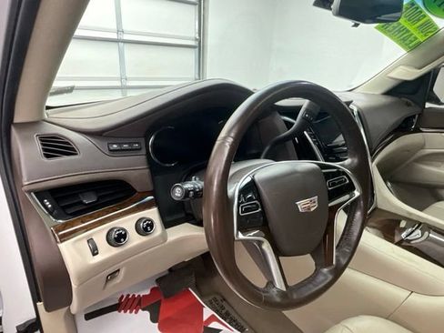 Used 2017 Cadillac Escalade Premium Luxury AWD/4WD image 21