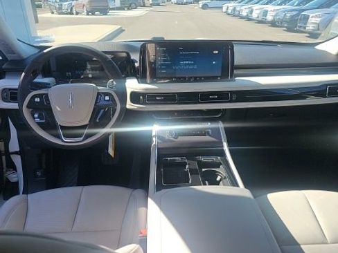 Used 2025 Lincoln Aviator AWD w/ Equipment Group 101A image 6
