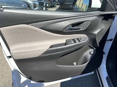 New 2026 Buick Envista Avenir FWD image 8