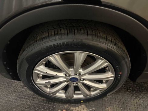 Used 2018 Ford Escape Titanium w/ Ford Safe & Smart Package image 8