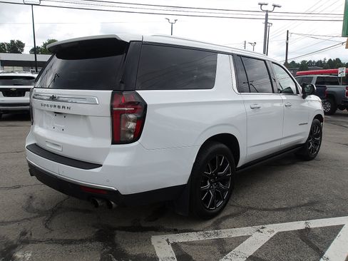 Used 2023 Chevrolet Suburban High Country AWD/4WD image 7