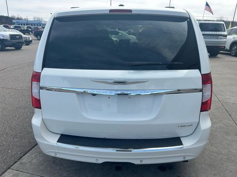 Used 2012 Chrysler Town & Country Limited w/ Luxury Group image 6