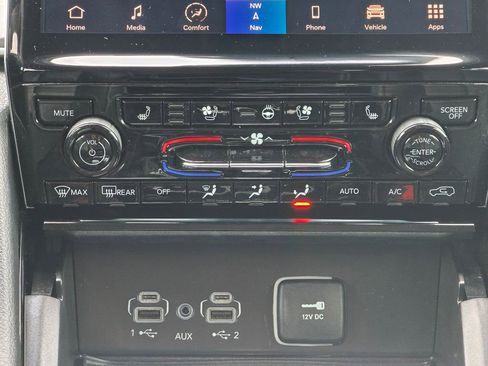 Used 2023 Jeep Grand Cherokee Limited w/ Luxury Tech Group II AWD/4WD image 16