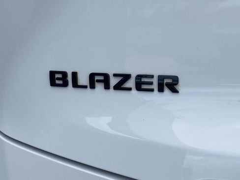 Used 2023 Chevrolet Blazer LT w/ LPO, Black Grille Bar Package FWD image 6