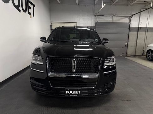 Used 2024 Lincoln Navigator Reserve AWD/4WD image 3