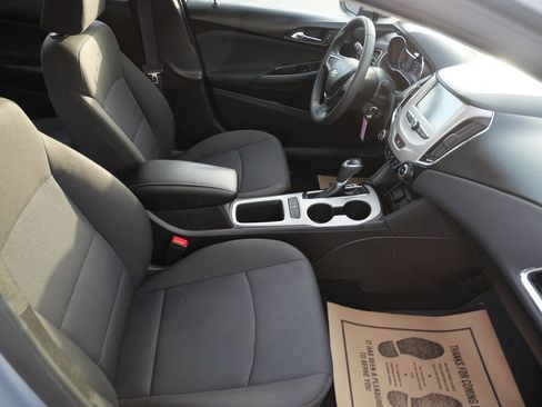 Used 2017 Chevrolet Cruze LS image 28