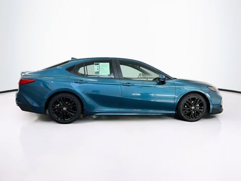 Used 2025 Toyota Camry SE FWD image 10