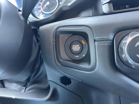 Used 2025 Jeep Wrangler Unlimited Rubicon w/ Convenience Group image 20