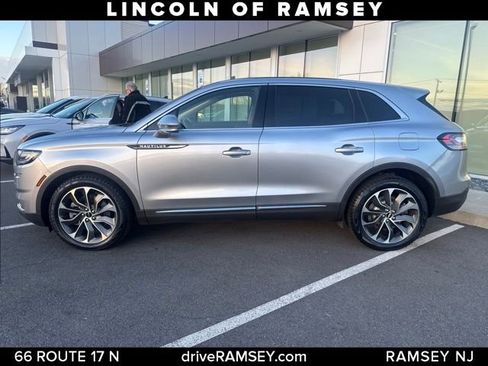 Used 2022 Lincoln Nautilus Reserve AWD/4WD image 2