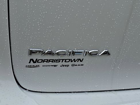New 2026 Chrysler Pacifica Select image 17