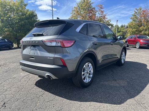 Used 2022 Ford Escape SE w/ Convenience Package AWD/4WD image 4