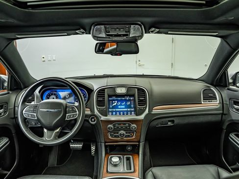 Used 2020 Chrysler 300 C w/ Sun, Sound & Nav Package RWD image 4