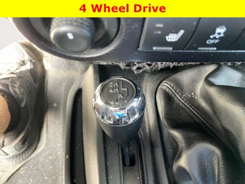 Used 2015 Jeep Wrangler Unlimited Rubicon AWD/4WD image 24