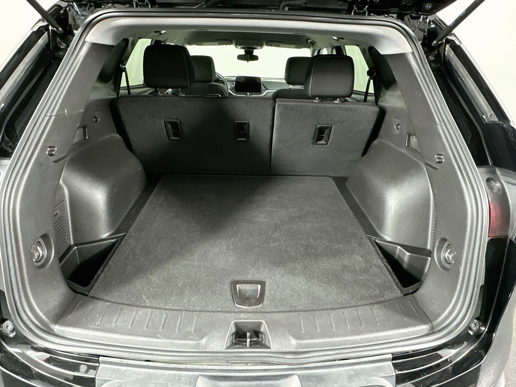 Used 2025 Chevrolet Blazer LT FWD image 28