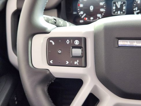 Used 2025 Land Rover Defender 110 S image 18