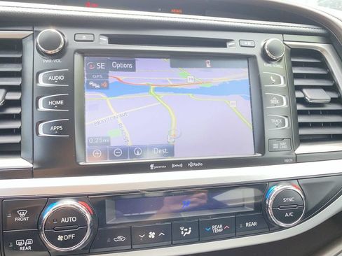 Used 2017 Toyota Highlander XLE w/ Carpet Mat Package AWD/4WD image 14