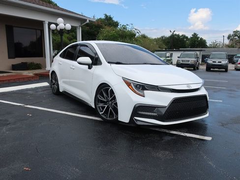 Used 2022 Toyota Corolla SE FWD image 3