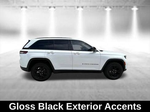 Certified 2024 Jeep Grand Cherokee Altitude AWD/4WD image 8
