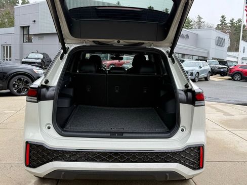 New 2026 Volkswagen Tiguan SE R-Line AWD/4WD image 16