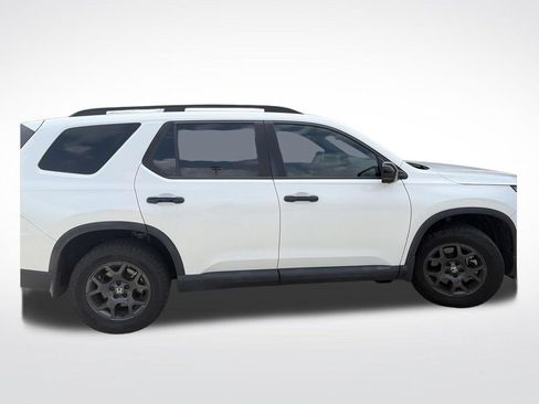 Used 2023 Honda Pilot TrailSport image 9