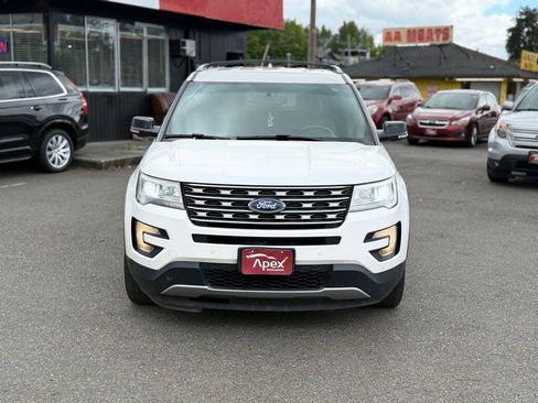 Used 2016 Ford Explorer XLT w/ Equipment Group 202A AWD/4WD image 4