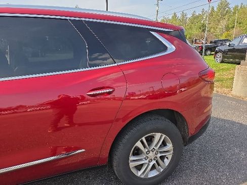 Used 2020 Buick Enclave Essence FWD image 33