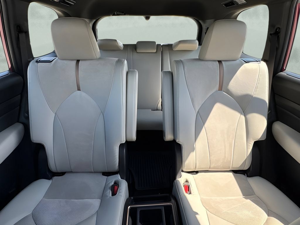 Used 2025 Toyota Grand Highlander AWD Hybrid image 11