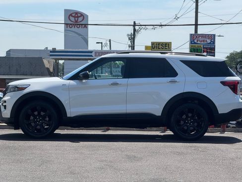 Used 2023 Ford Explorer ST-Line w/ Class IV Trailer Tow Package AWD/4WD image 8